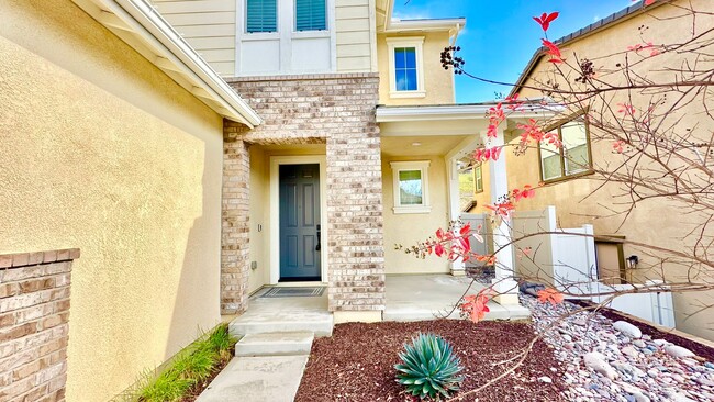 Building Photo - Beautiful Larger-Model Dream Home in the D...