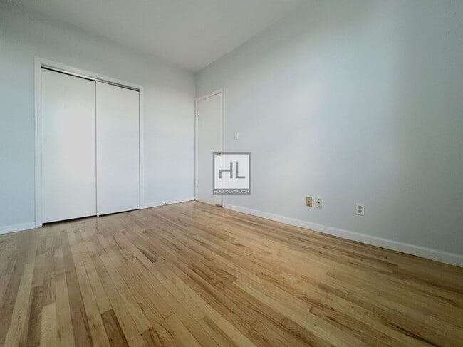 Building Photo - 36 AVENUE