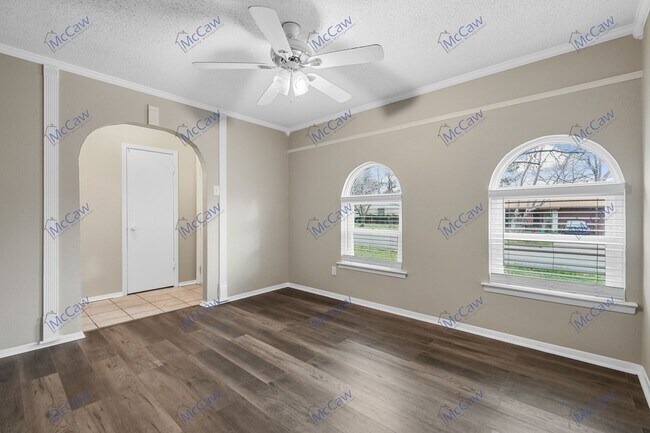 Building Photo - Freshly Remodeled 3-bed 2-bath Home in Eul...