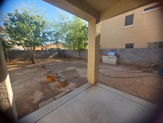 Foto del edificio - 9209 W Lewis Ave