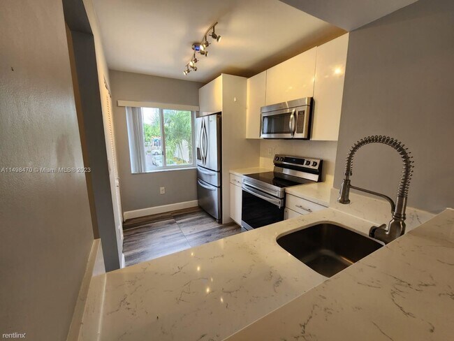 Foto del edificio - 3 br, 3 bath House - 217 Riviera Cir