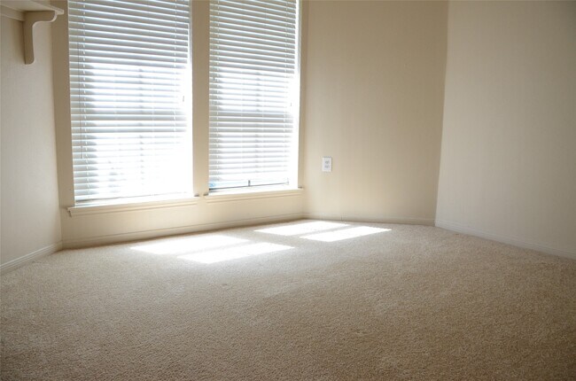 Foto del edificio - 10807 Emery Dr