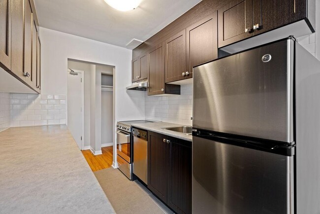 Interior Photo - 1196 Shillington
