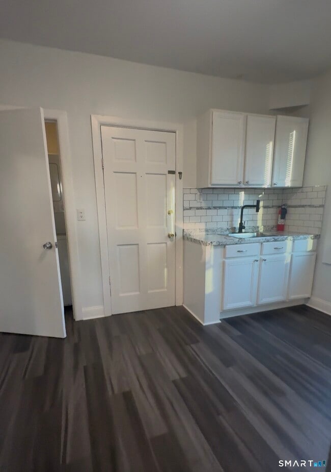 Foto del edificio - 183 Ely Ave