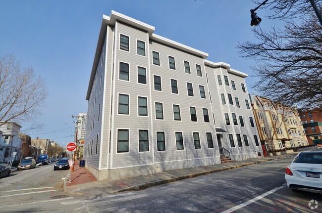 Building - 35 Brookline Apartments