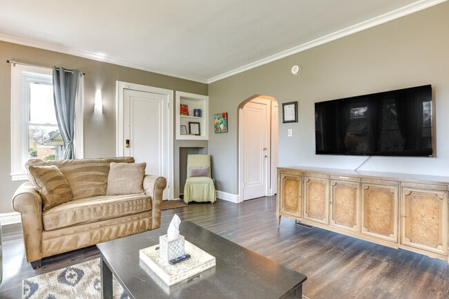 Foto del edificio - 1546 Fowler Ave