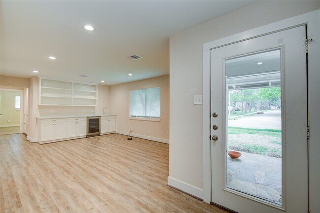 Foto del edificio - 2131 Blue Willow Dr