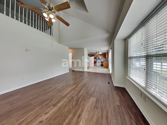 Foto del edificio - 1120 Birch Hill Dr