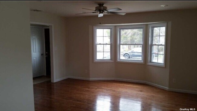 Foto del edificio - 66 Cedarhurst Ave