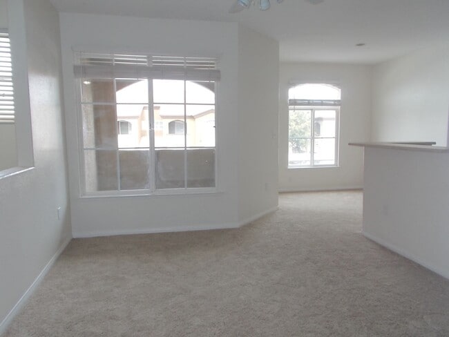 Building Photo - Precious Gem at Sedona on the Blvd!