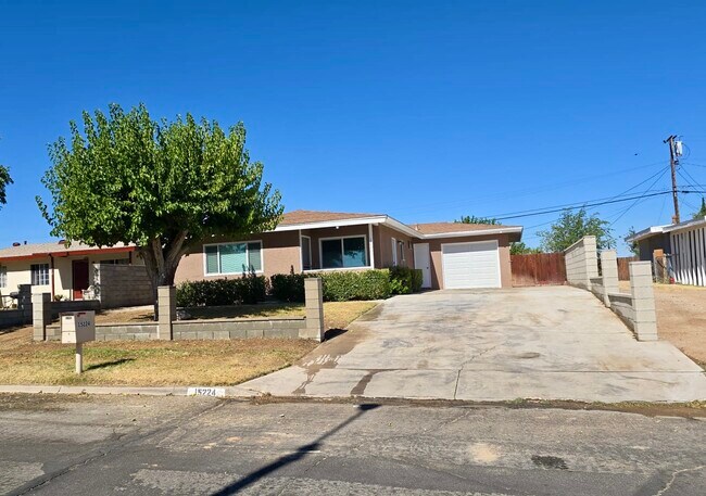 Foto del edificio - 15224 Las Piedras Dr