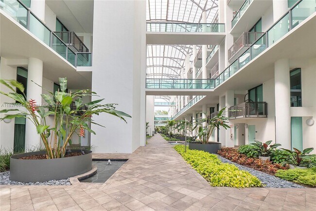 Foto del edificio - 6000 Collins Ave