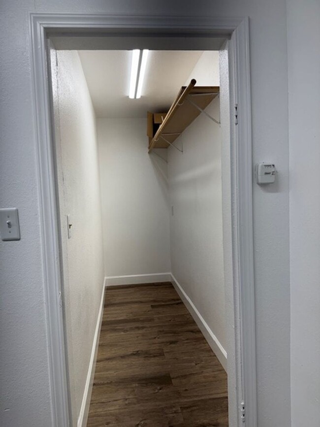 Building Photo - Quiet neighborhood!!