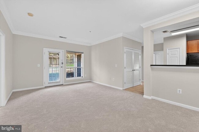 Foto del edificio - 4860 Eisenhower Ave