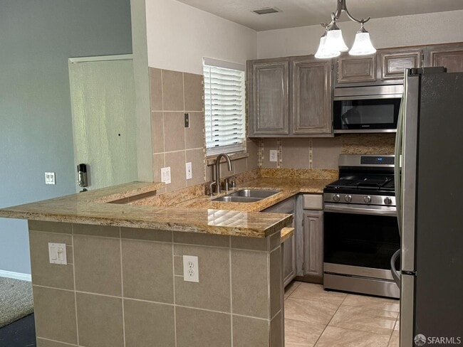 Building Photo - 3660 Knollwood Terrace