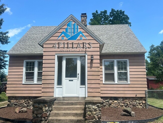 Building Photo - ???? Charming 3-Bedroom Home with Spacious...