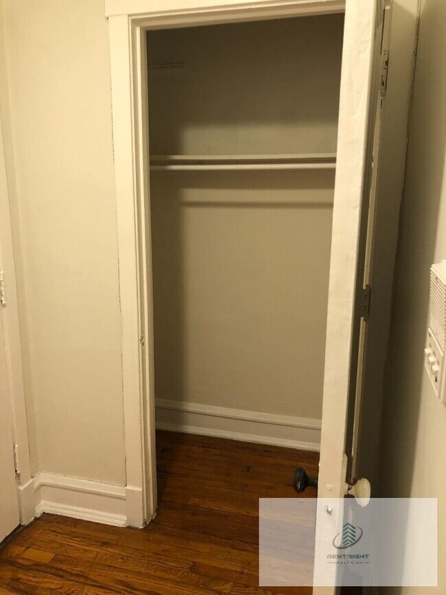 Foto del edificio - 6364 N Hermitage Ave