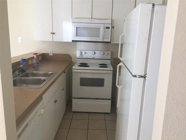 Building Photo - 4905 Airline Dr