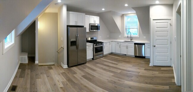 kitchen living area - 1314 Judson Ave
