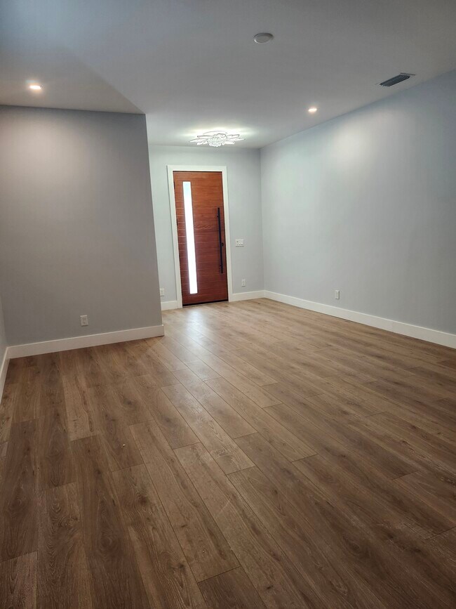 Building Photo - 1213 Formosa Ave