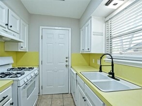Building Photo - 5255 Meadow Creek Dr