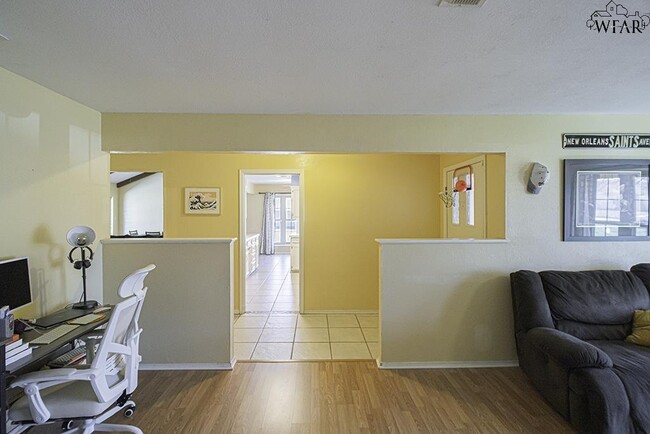 Foto del edificio - 1223 Amherst St