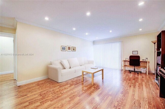 Building Photo - 4000 N Hills Dr