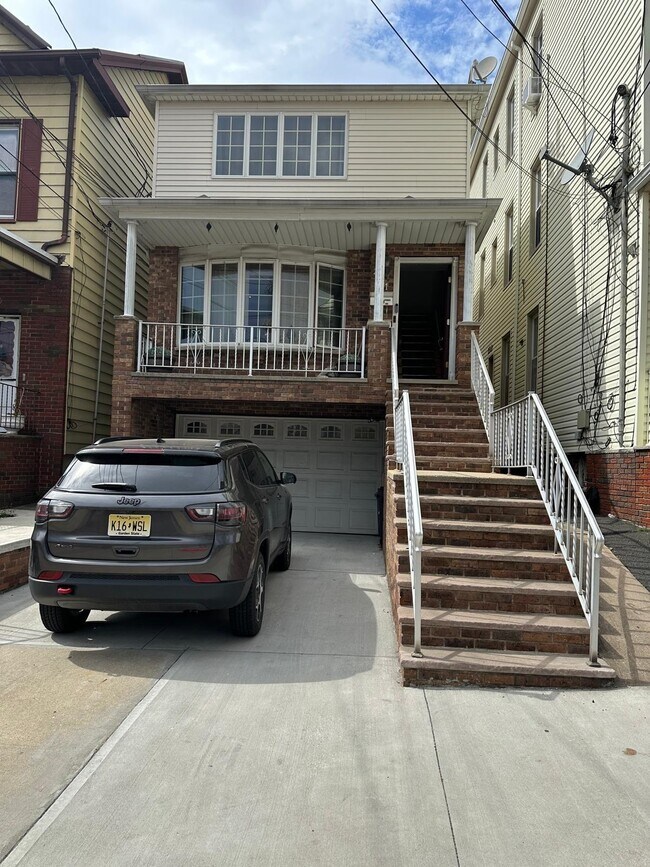 Building Photo - 261 Avenue C
