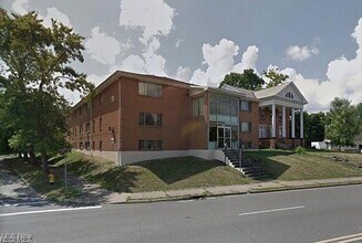 Building Photo - 1019 Maple Ave