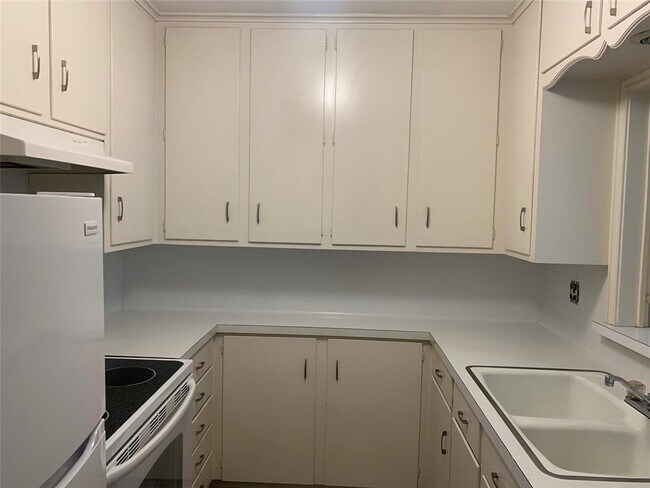Foto del edificio - 2500 Ridgewood St