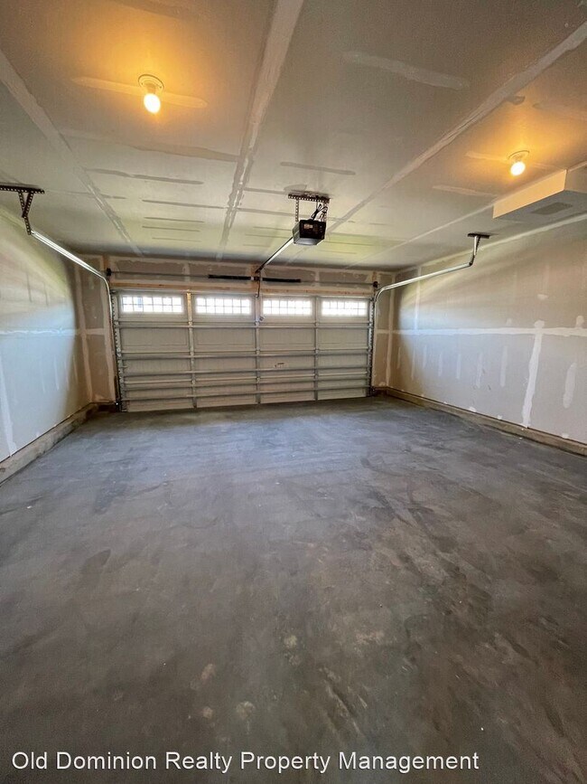 Building Photo - 4 br, 2.5 bath House - 2205 Tailor Drive