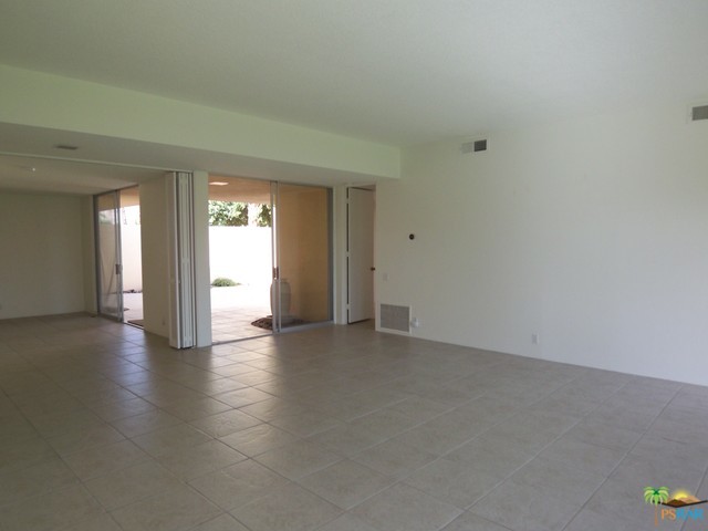 Building Photo - 50 Lakeview Dr