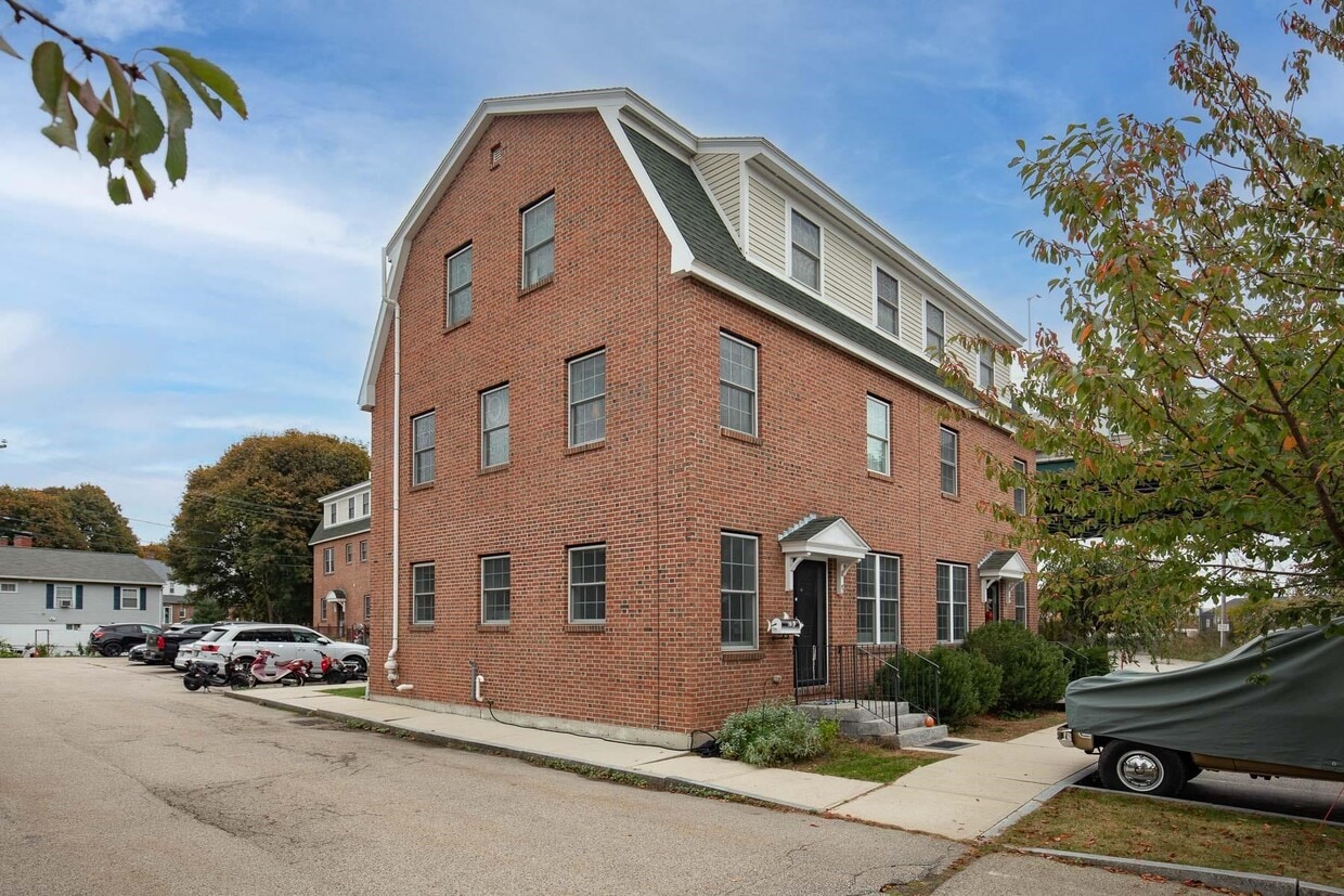 9 Falkland Pl Unit 1B, Portsmouth, NH 03801 Condo for Rent in