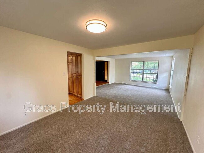 Building Photo - 6174 S Krameria St