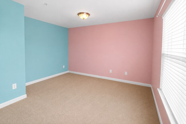Foto del edificio - 7102 W Friendly Ave
