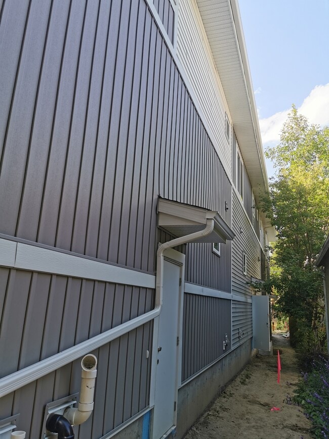 Building Photo - 8407-8108 108 St NW