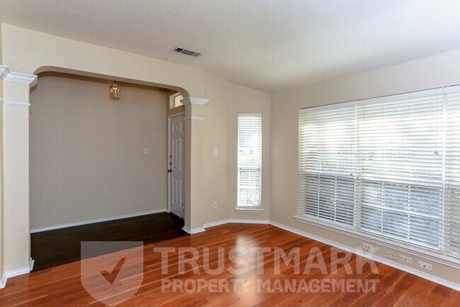 Foto del edificio - 2115 Wickiup Trail