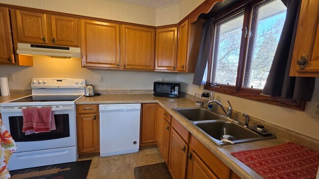 Foto del edificio - Cute Twinhome is South/Central Bismarck
