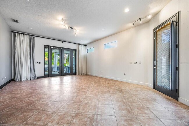 Building Photo - 349 La Creek Ct