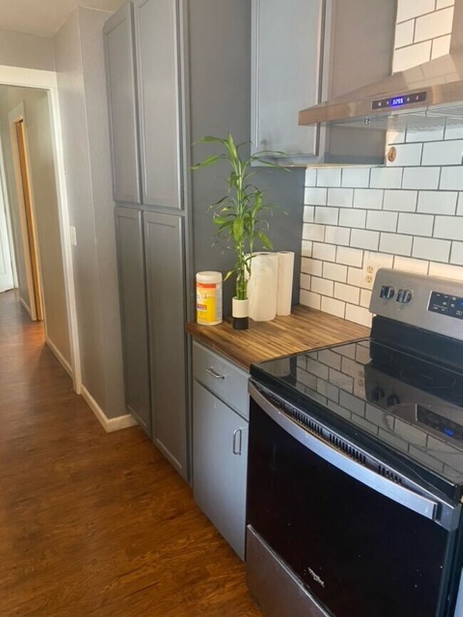 Foto del edificio - 3 Bed 2 Bath Graham Home w/ Beautiful Kitc...