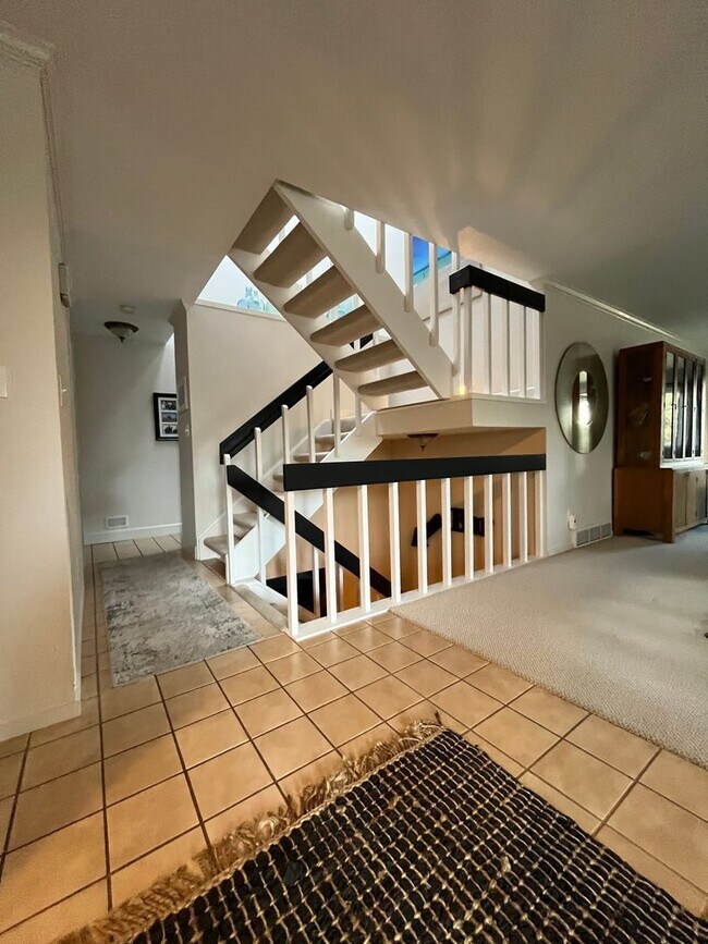 Building Photo - "Exquisite 5-Bedroom Retreat with Mountain...