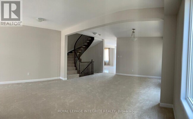 Building Photo - 160 Aquarium Ave