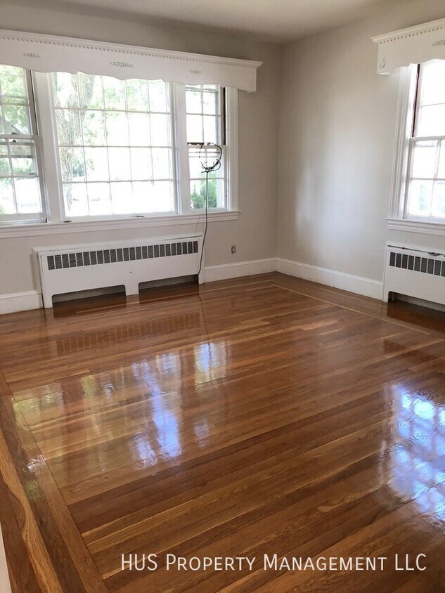 Primary Photo - Renovated 3 Bedroom Unit in Single Family ...