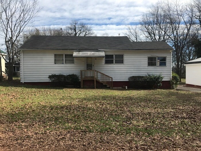 Primary Photo - 3 Bedroom 1 Bath Off Edwards Rd