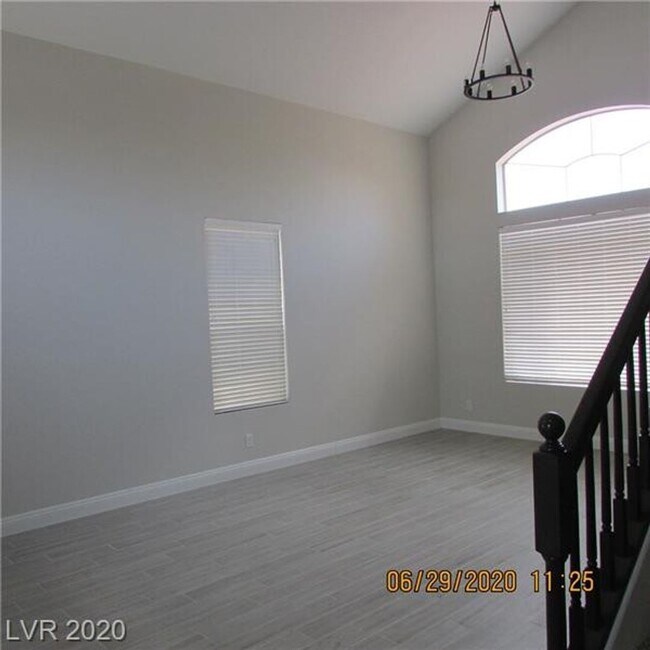 Building Photo - Beautiful 3 Bedroom/2.5 Baths in Summerlin