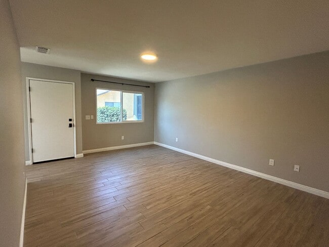 Building Photo - 900LaVida