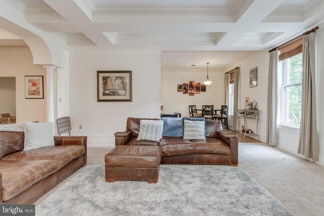 Building Photo - 33 N Market St