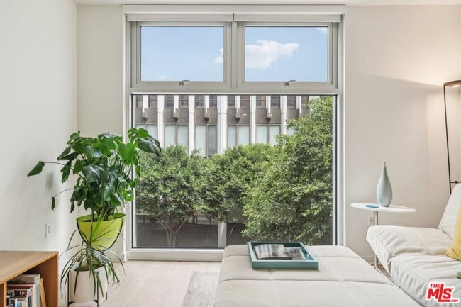 Foto del edificio - 630 W 6th St