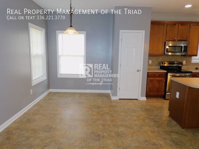 Foto del edificio - Lovely 4BR/2.5BA Home in Burlington!