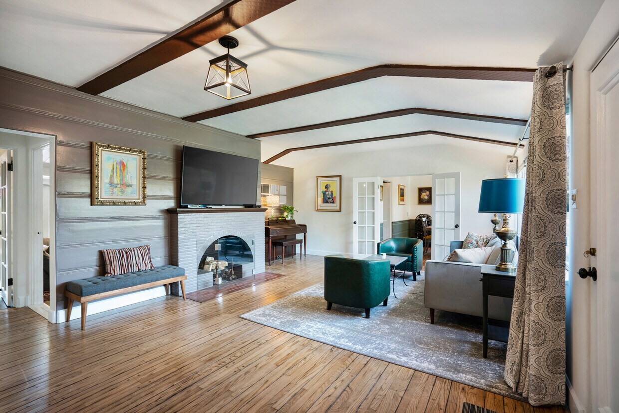 10456 Woodbridge St, Toluca Lake, CA 91602 House Rental in Toluca